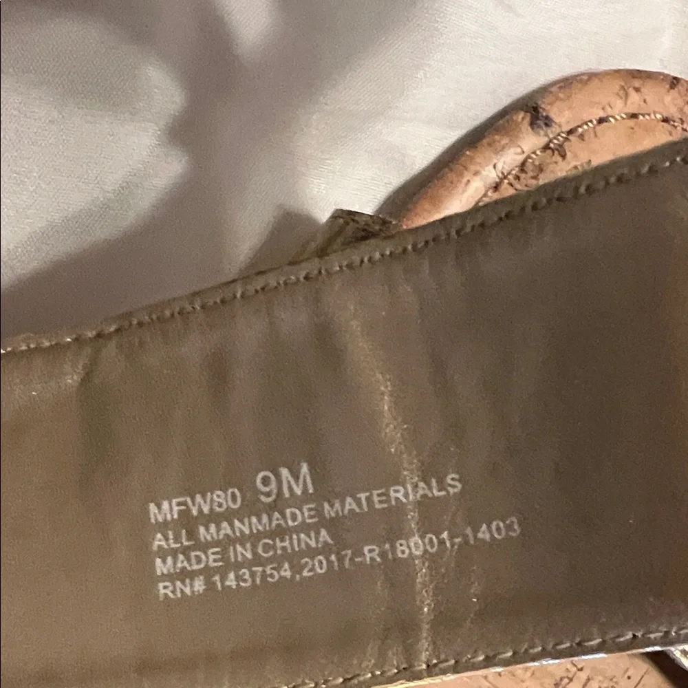 Women’s Gold Two-Band Slide Sandals - Picture 5 of 6